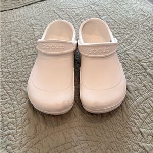 CROCS WHITE CLOGS - WOMEN SIZE 9